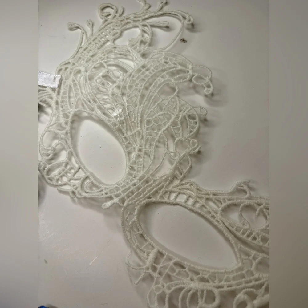 Elegant White Lace Mask 3 pieces